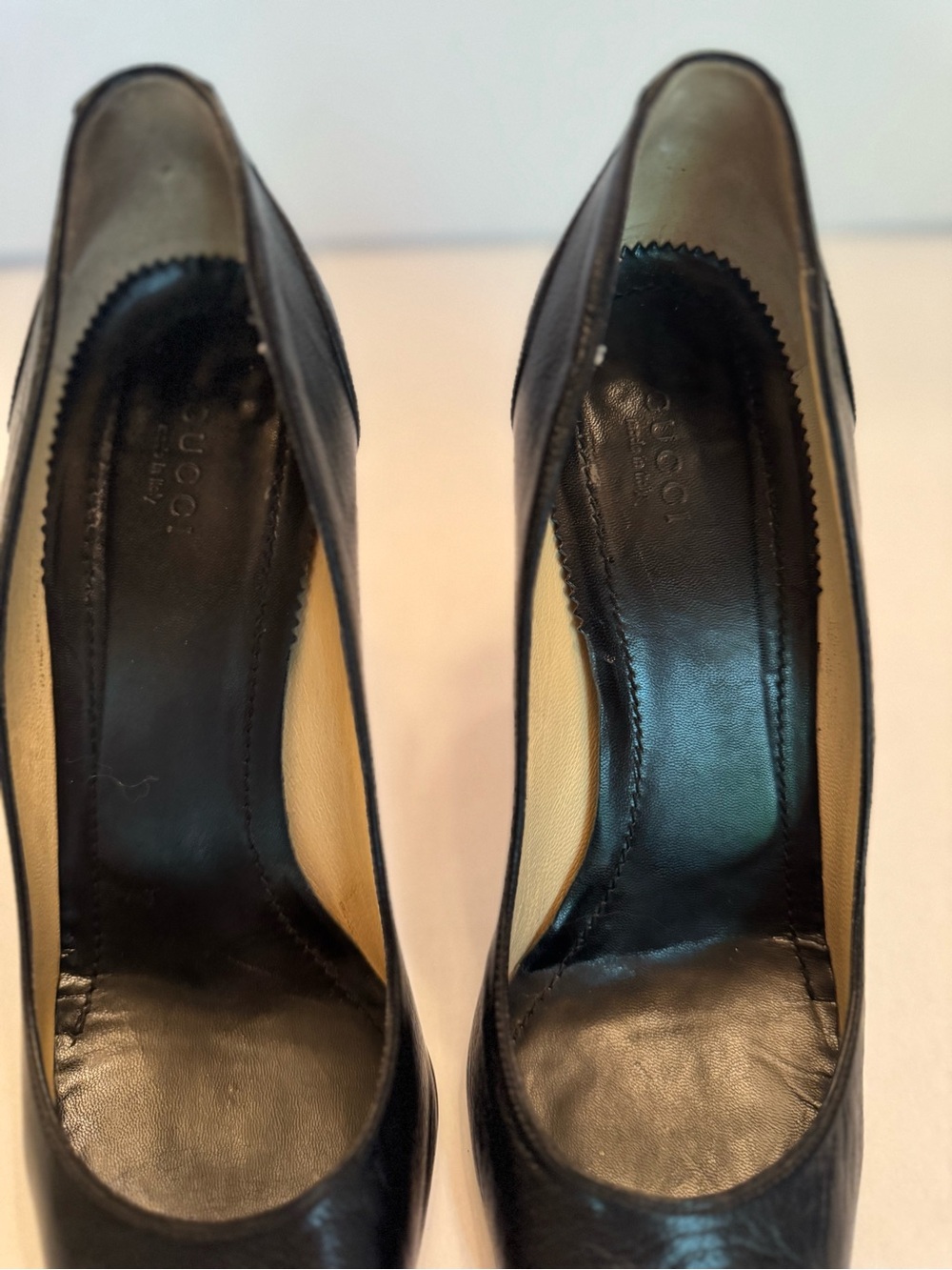 Gucci Black Leather Pointed Stiletto Pump - Picture 7 of 8